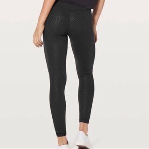 Lululemon Align Monochromatic Black Embossed 25” 6